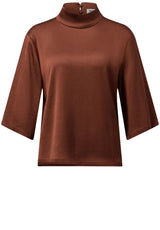 Produktbild 1 von DRYKORN Bluse Aletia mit Stehkragen in Braun.